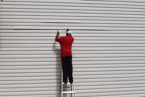 Cost of Siding Reattachment in Mansfield